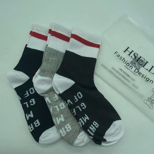 If you can read this socks, no size but they adult 9 to 11